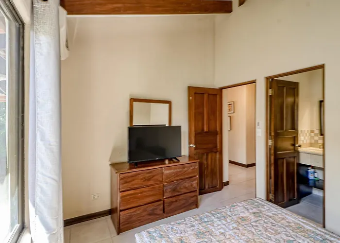 Access & Perks: Playa Hermana * Playa Hermosa (Guanacaste)